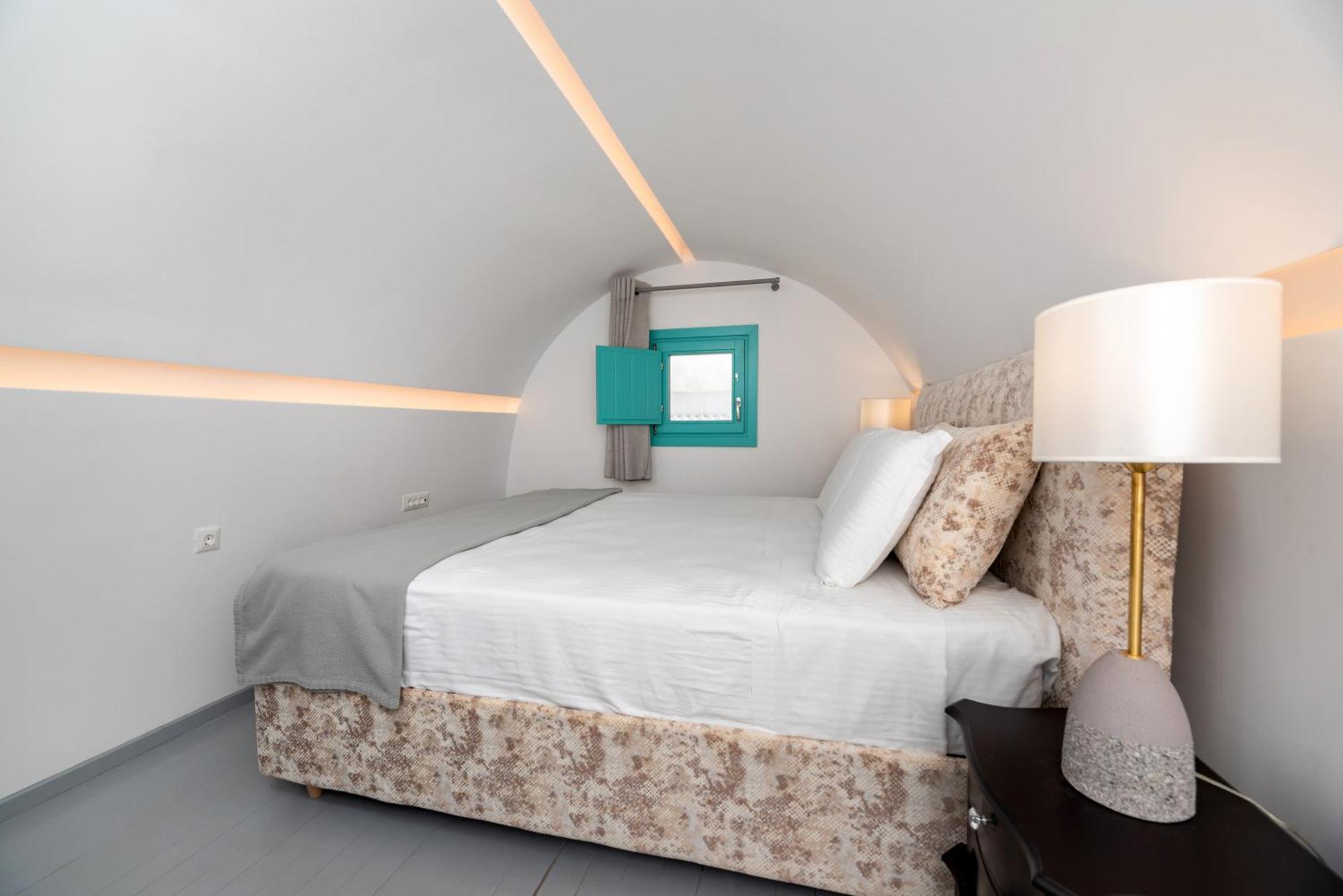 Santa Irina Luxury Sunny Lofts Hotel Perivolos  Bagian luar foto